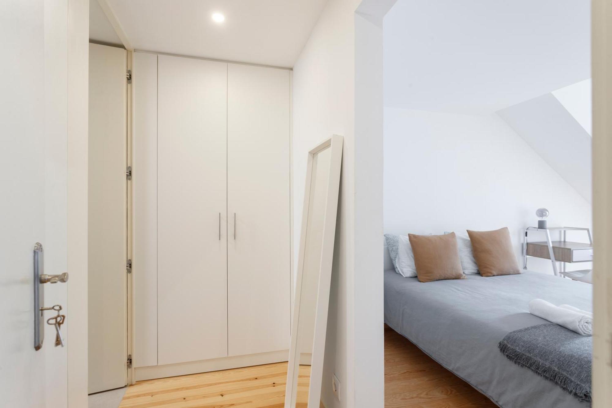 Suite In Cozy Apartment In Chiado In Shared House Lisboa Exterior foto