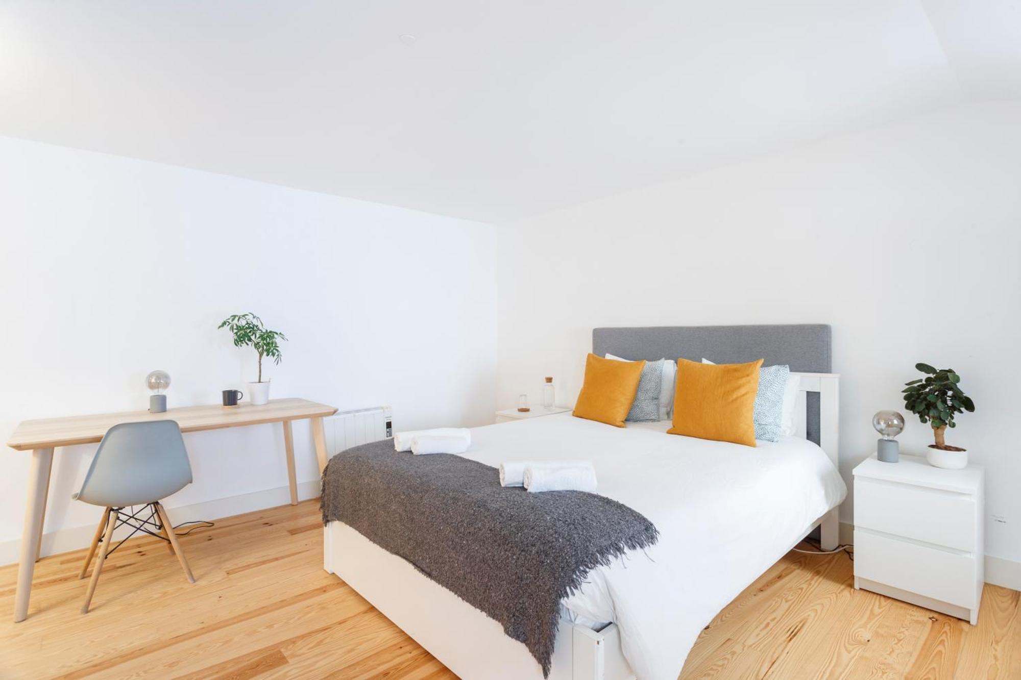Suite In Cozy Apartment In Chiado In Shared House Lisboa Exterior foto
